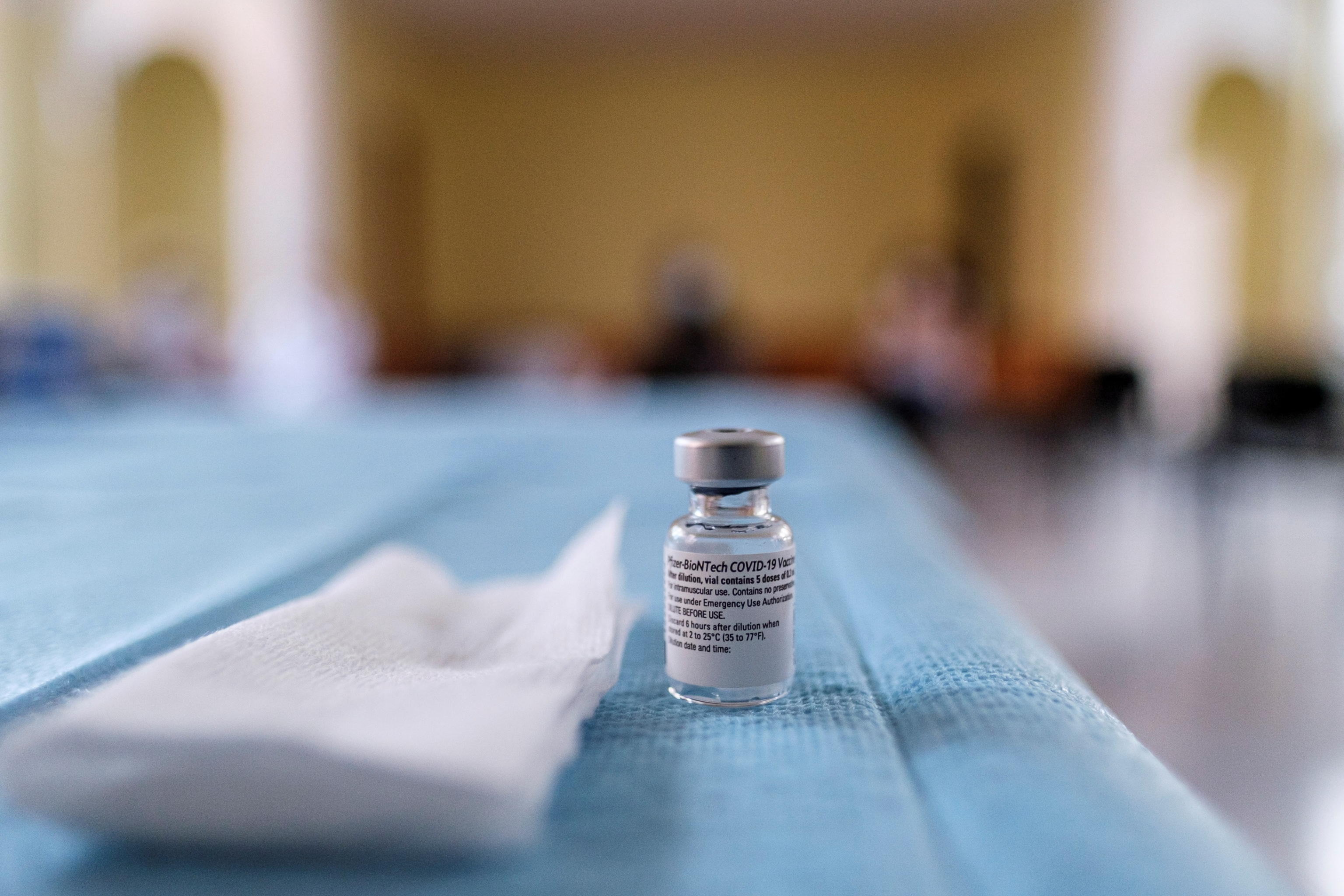 Vaccini, in Friuli Venezia Giulia finite le dosi: e dal 19 gennaio verranno inoculati solo i richiami Vaccini, in Friuli Venezia Giulia finite le dosi: e dal 19 gennaio verranno inoculati solo i richiami