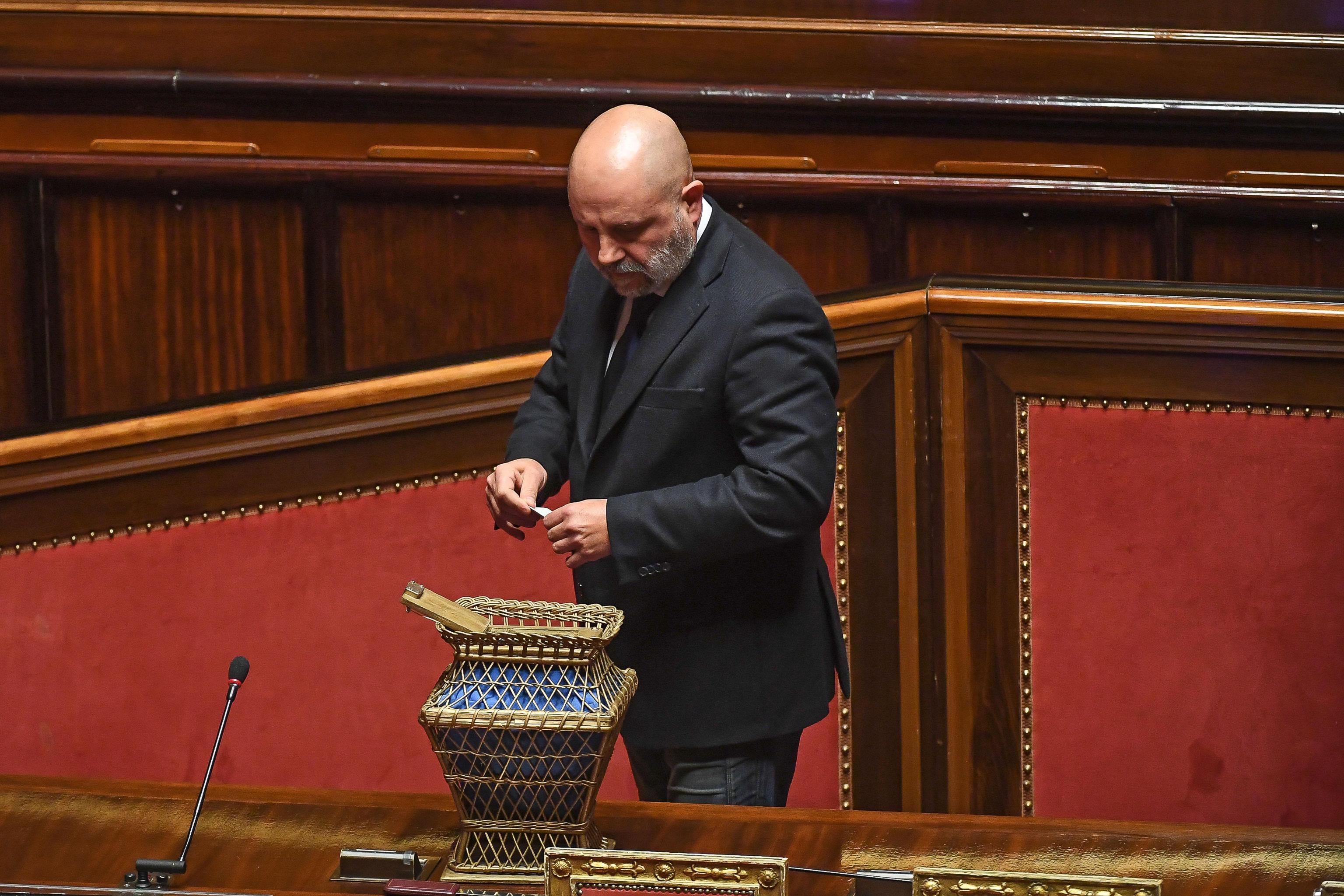 Crisi di governo, il Cinquestelle Dessì: «Cesa indagato? Fatto personale, ancora pronti ad accogliere i senatori Udc» – L’intervista Crisi di governo, il Cinquestelle Dessì: «Cesa indagato? Fatto personale, ancora pronti ad accogliere i senatori Udc» – L’intervista