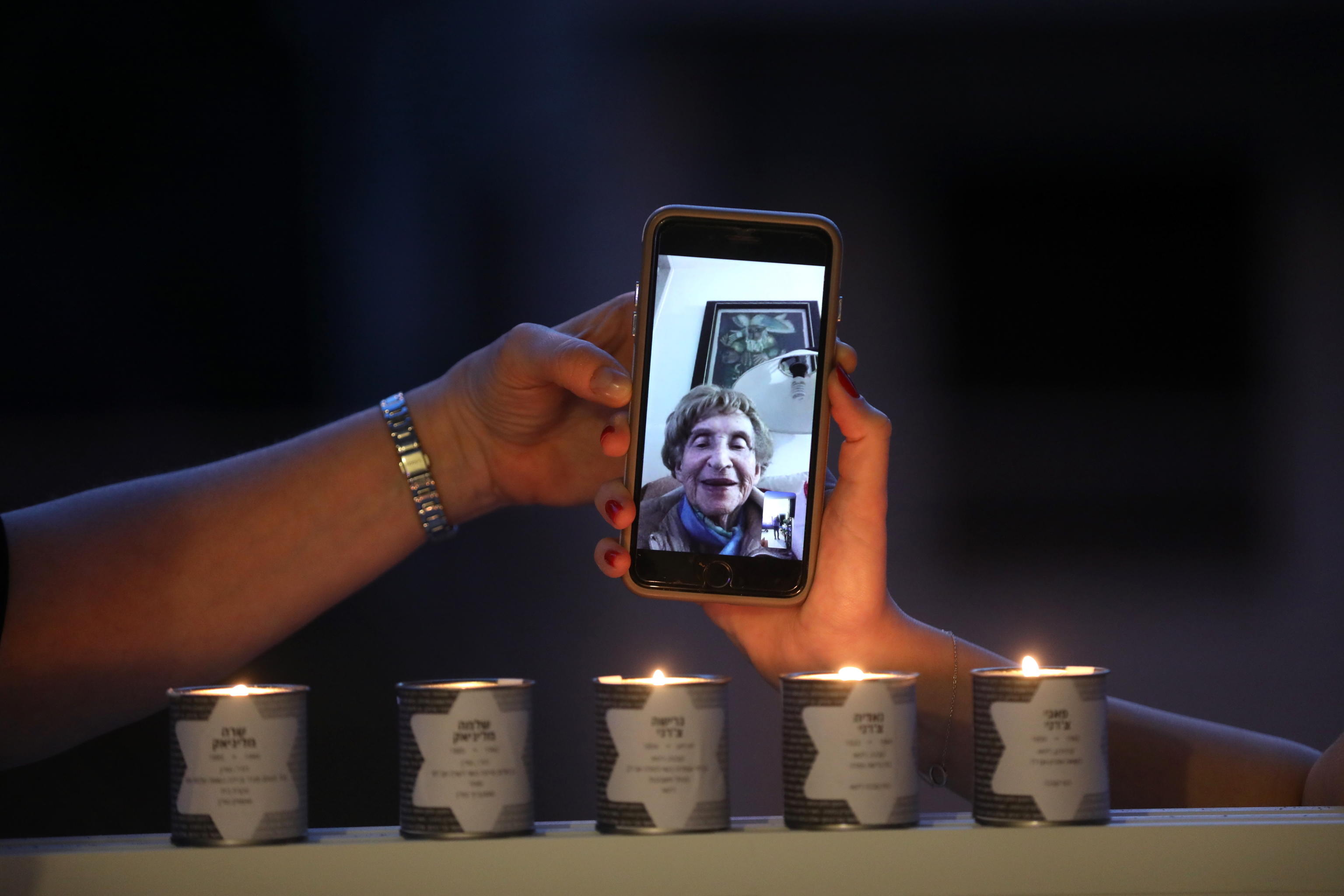 Giornata della memoria: con la pandemia l’antisemitismo cambia pelle e si allea con complottisti e negazionisti. «Questa ondata d’odio va fermata» Giornata della memoria: con la pandemia l’antisemitismo cambia pelle e si allea con complottisti e negazionisti. «Questa ondata d’odio va fermata»
