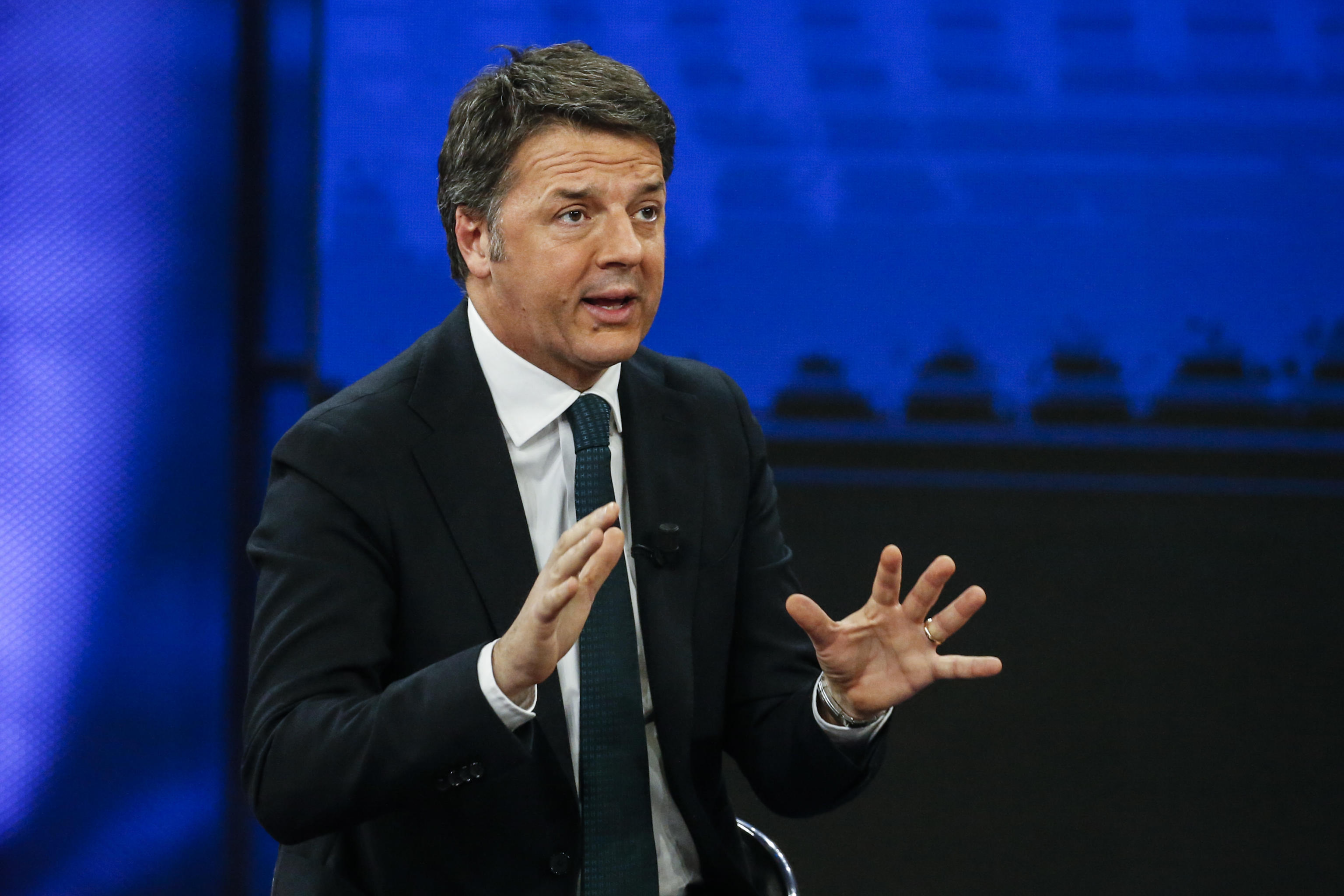 Renzi e l’ultima apertura a Conte: «Basta coi baratti, tornate alla politica. Siamo ancora in tempo per fermarci» Renzi e l’ultima apertura a Conte: «Basta coi baratti, tornate alla politica. Siamo ancora in tempo per fermarci»