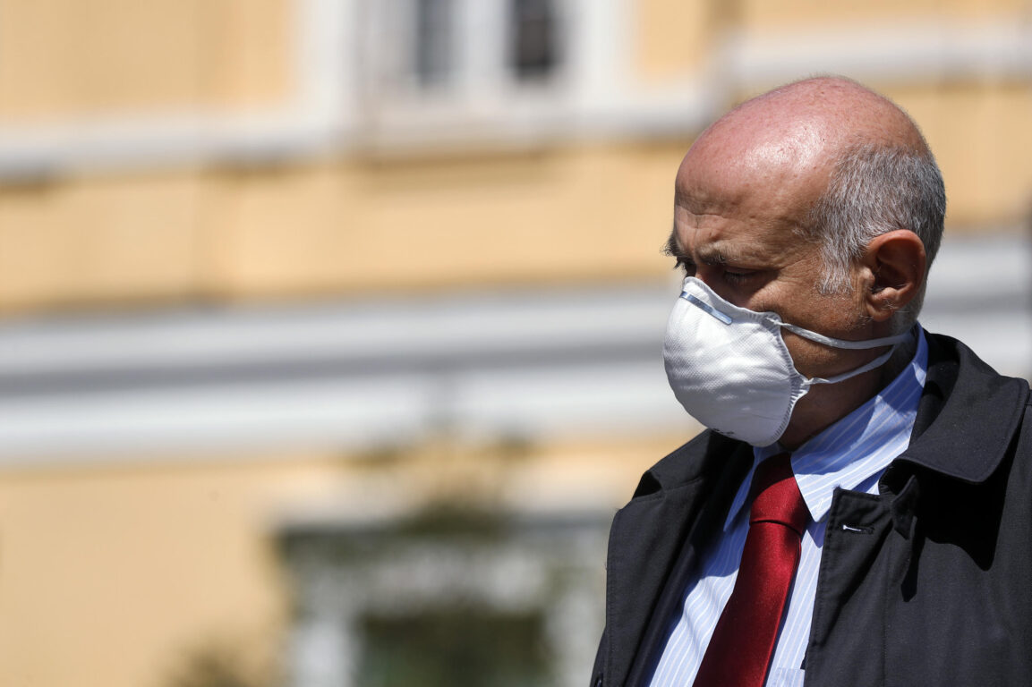 Vaccino, idea unica dose: voi vi fidate? Vaccino, idea unica dose: voi vi fidate?
