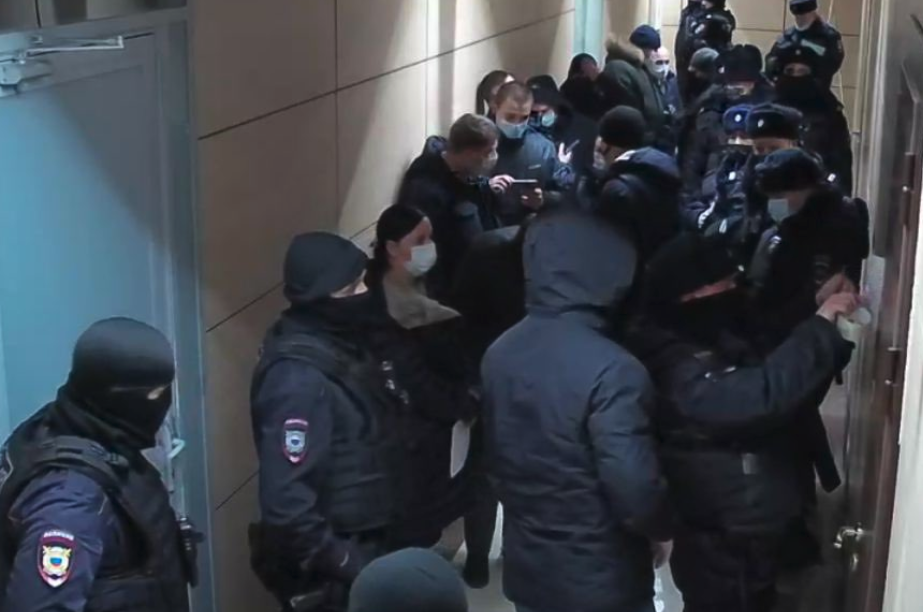 Mosca, perquisiti gli uffici e l’appartamento di Navalny con l’accusa di aver violato le norme sanitarie Mosca, perquisiti gli uffici e l’appartamento di Navalny con l’accusa di aver violato le norme sanitarie