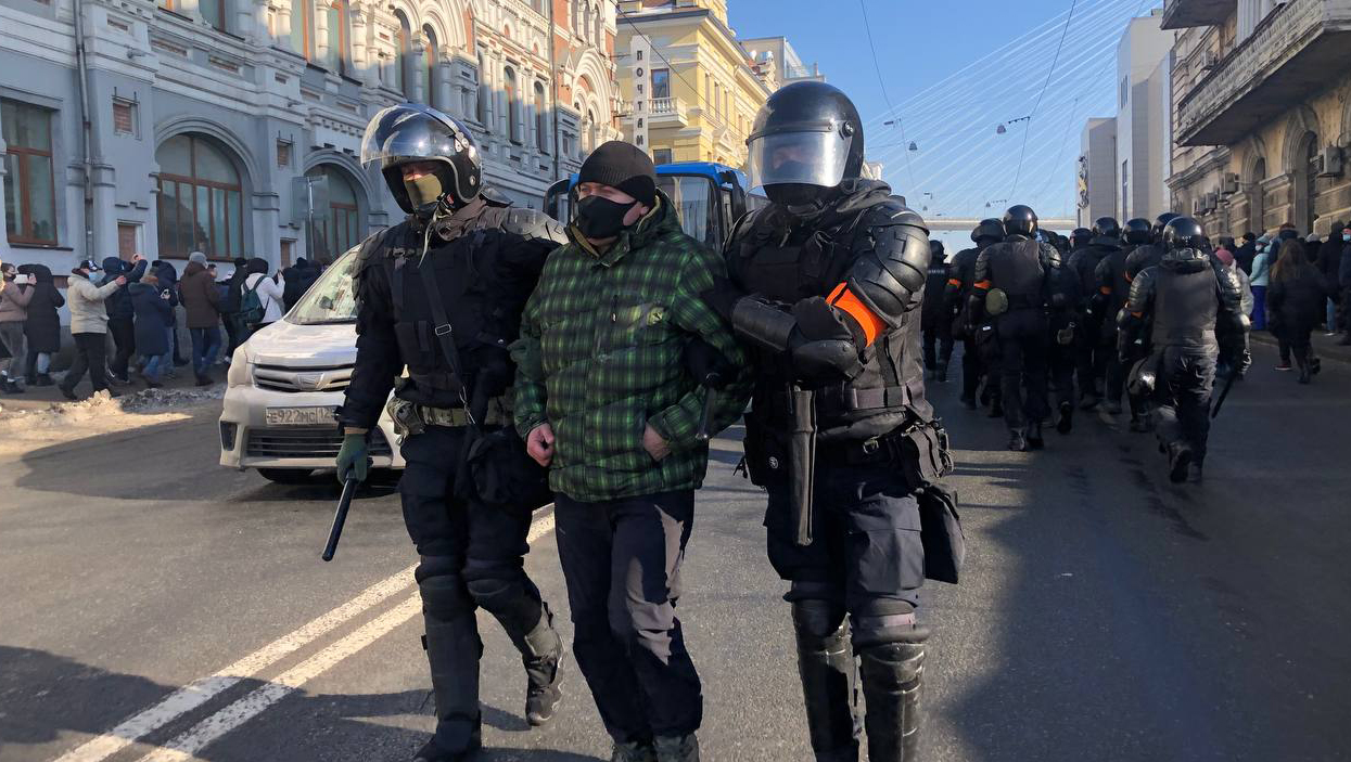 I sostenitori di Navalny in piazza sfidano gli avvertimenti di Mosca, raffica di arresti: 174 fermati in almeno 20 città I sostenitori di Navalny in piazza sfidano gli avvertimenti di Mosca, raffica di arresti: 174 fermati in almeno 20 città