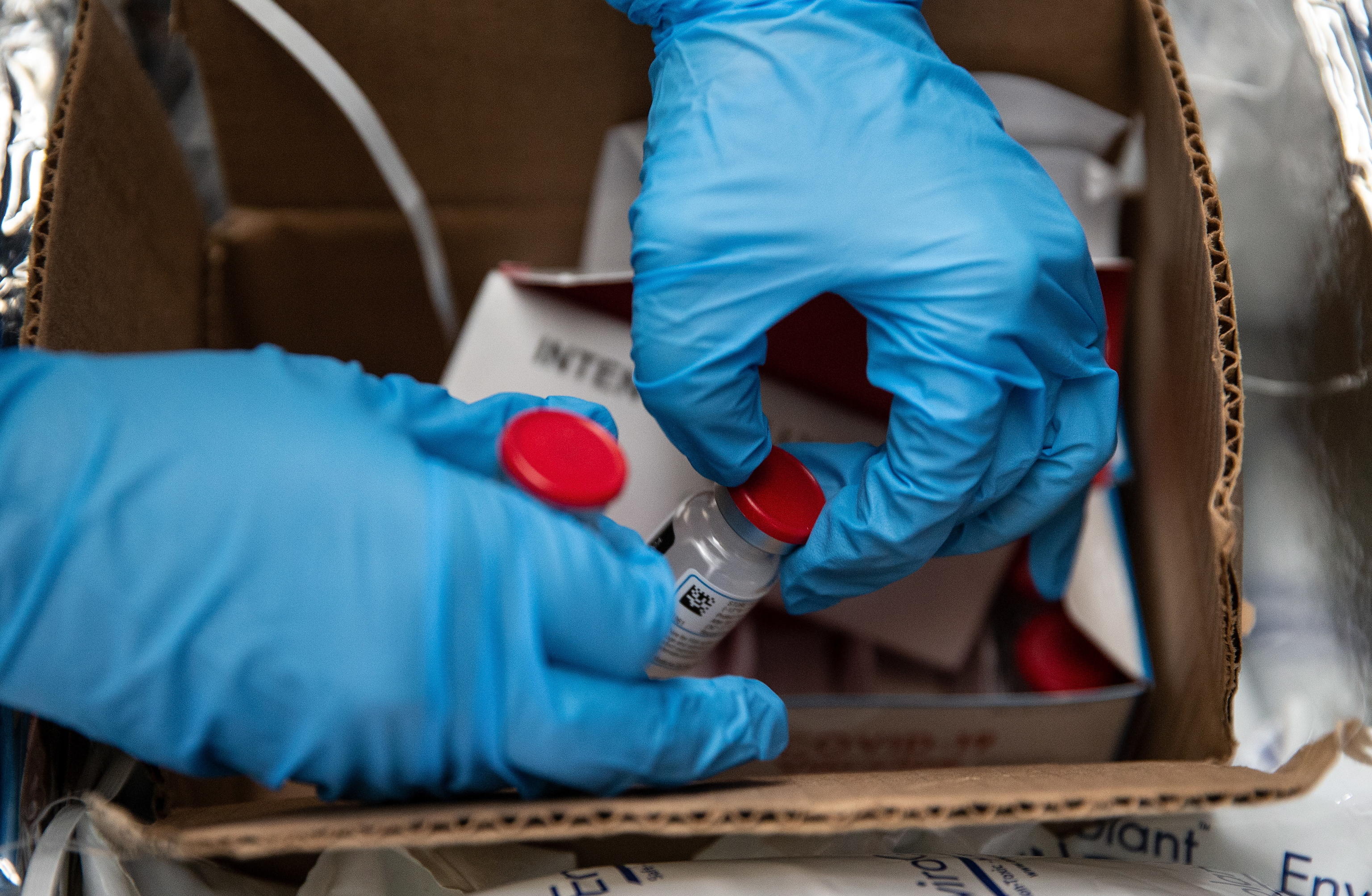 Coronavirus, negli Usa via libera a vaccini diversi tra le due dosi e fino a 42 giorni per il richiamo: «Solo in casi eccezionali». In Belgio stop ai viaggi fino al 1 marzo Coronavirus, negli Usa via libera a vaccini diversi tra le due dosi e fino a 42 giorni per il richiamo: «Solo in casi eccezionali». In Belgio stop ai viaggi fino al 1 marzo