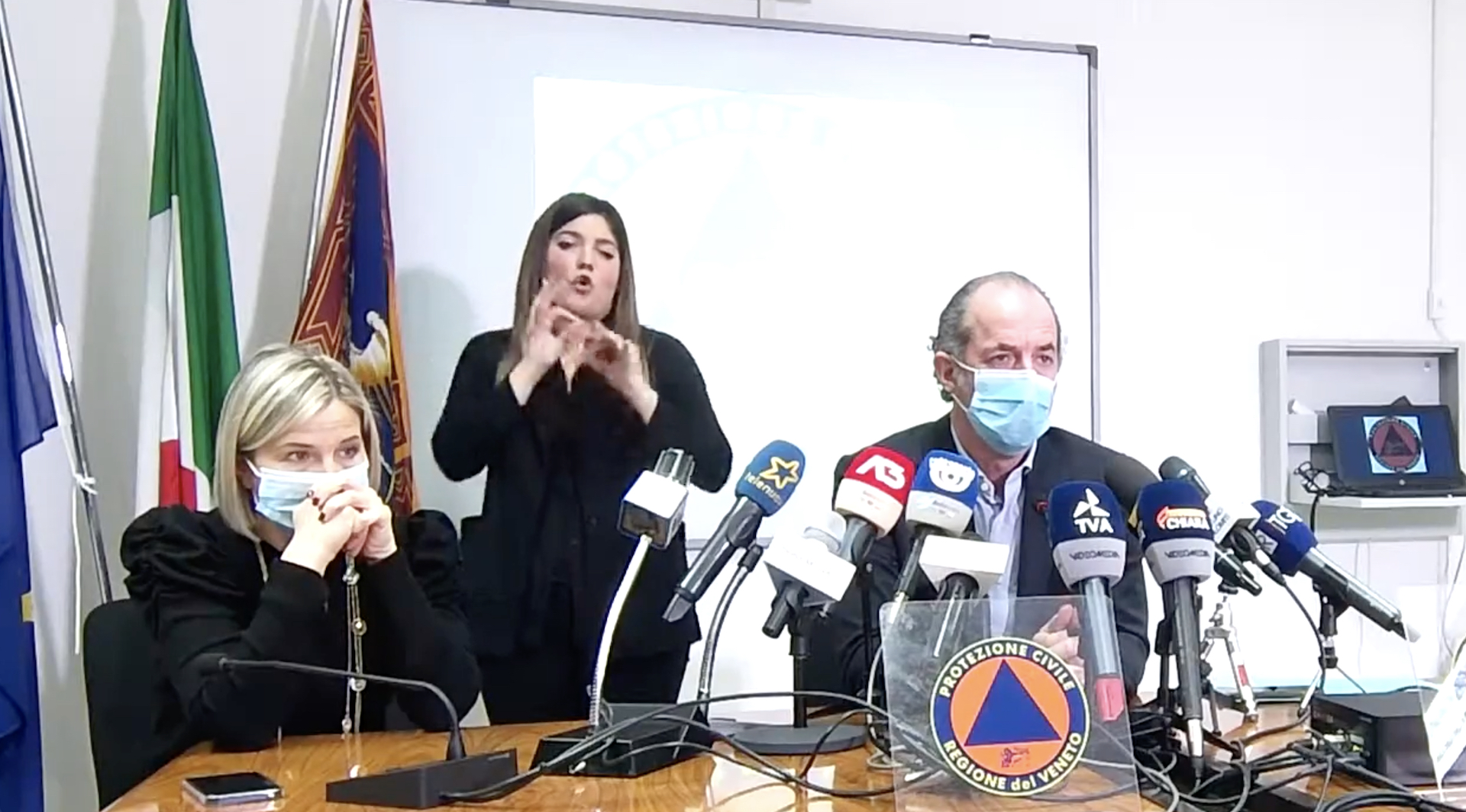 Coronavirus, in Veneto 75 decessi in 24 ore. Zaia: «Forse la terza ondata qui da noi è passata» – Il video Coronavirus, in Veneto 75 decessi in 24 ore. Zaia: «Forse la terza ondata qui da noi è passata» – Il video