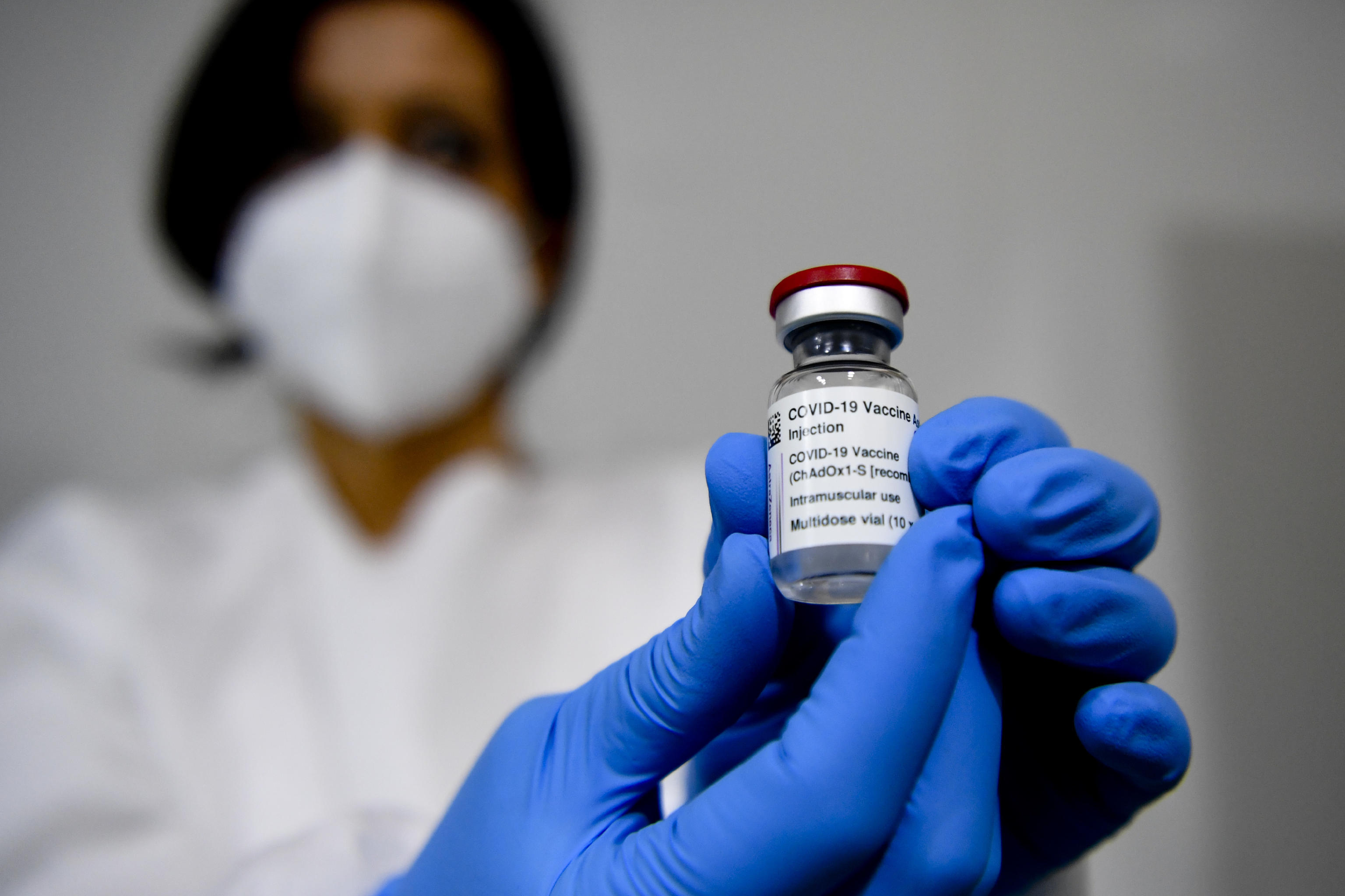 Astrazeneca, Ema chiarisce: «Vaccino sicuro per tutte le fasce d’età. Seconda dose da 4 a 12 settimane» Astrazeneca, Ema chiarisce: «Vaccino sicuro per tutte le fasce d’età. Seconda dose da 4 a 12 settimane»