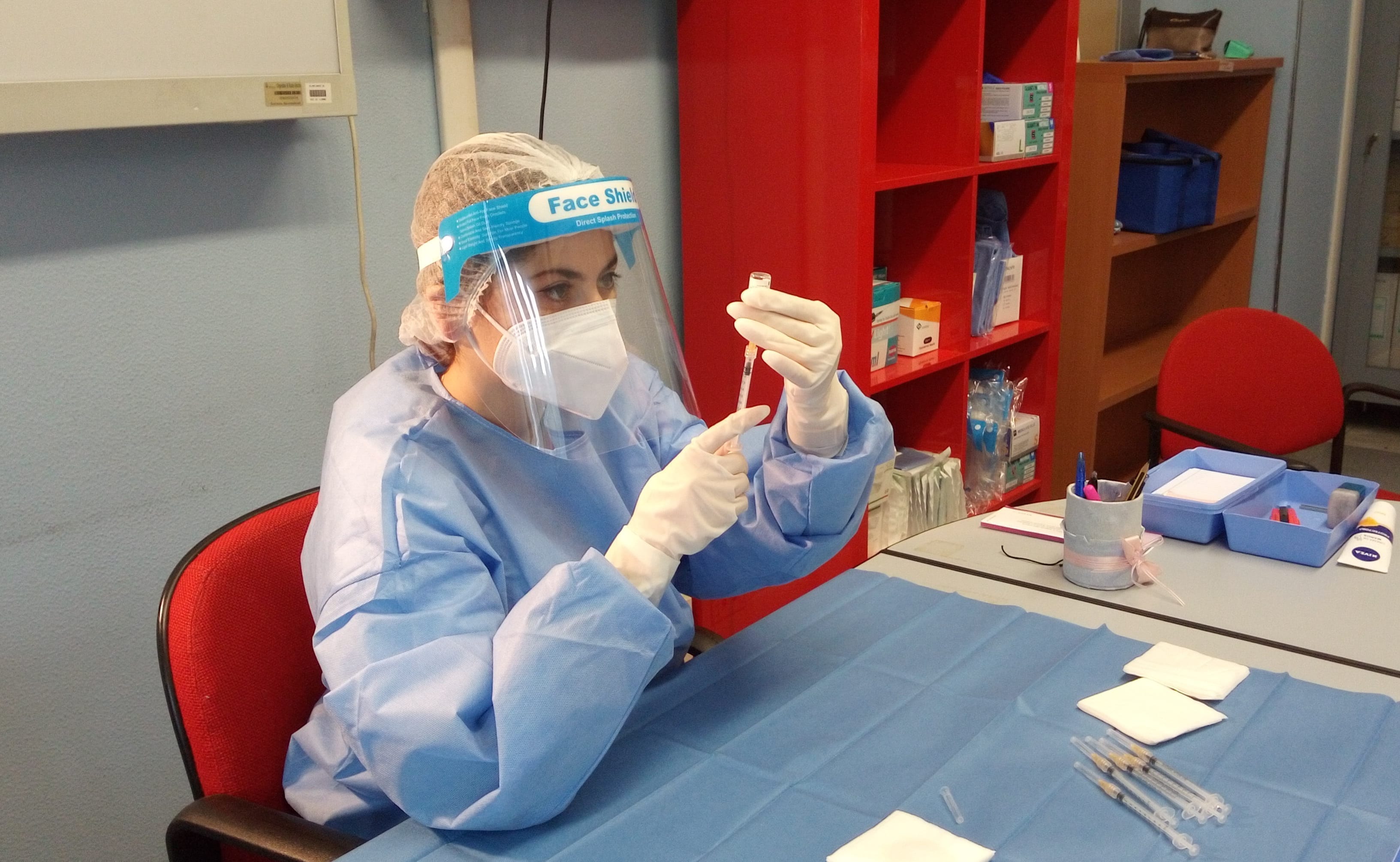 Via libera alla dose unica di vaccino per i guariti dal Covid: il ministero della Salute firma la circolare Via libera alla dose unica di vaccino per i guariti dal Covid: il ministero della Salute firma la circolare