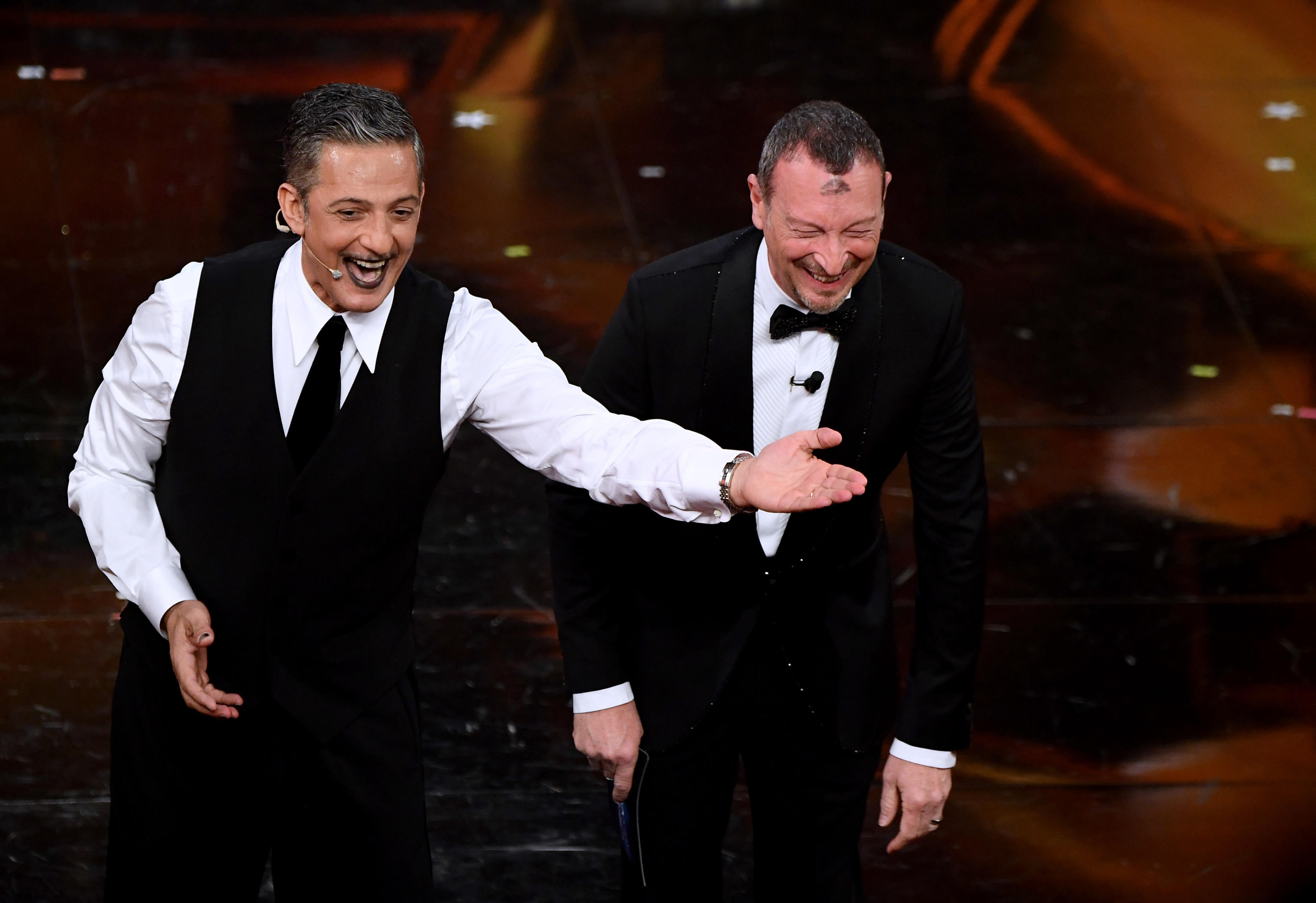 Sanremo 2021, Fiorello scherza su Draghi: «È come la Merkel, ma con la cravatta» – Il video Sanremo 2021, Fiorello scherza su Draghi: «È come la Merkel, ma con la cravatta» – Il video