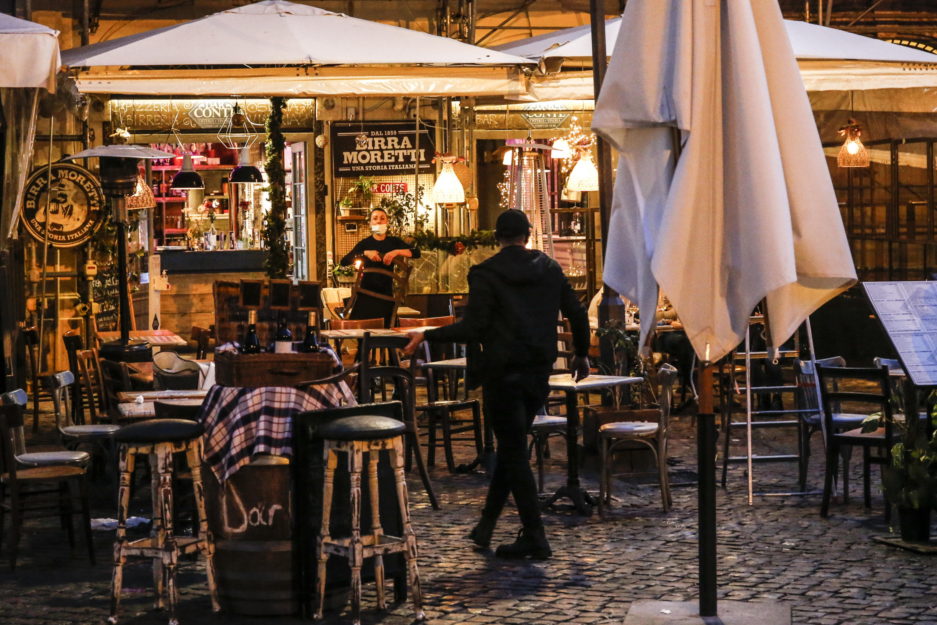 Bozza decreto Covid: zone gialle e coprifuoco fino al 31 luglio, pass verde varrà sei mesi. Le Regioni frenano sulla scuola: «Impraticabile 100% in presenza» Bozza decreto Covid: zone gialle e coprifuoco fino al 31 luglio, pass verde varrà sei mesi. Le Regioni frenano sulla scuola: «Impraticabile 100% in presenza»