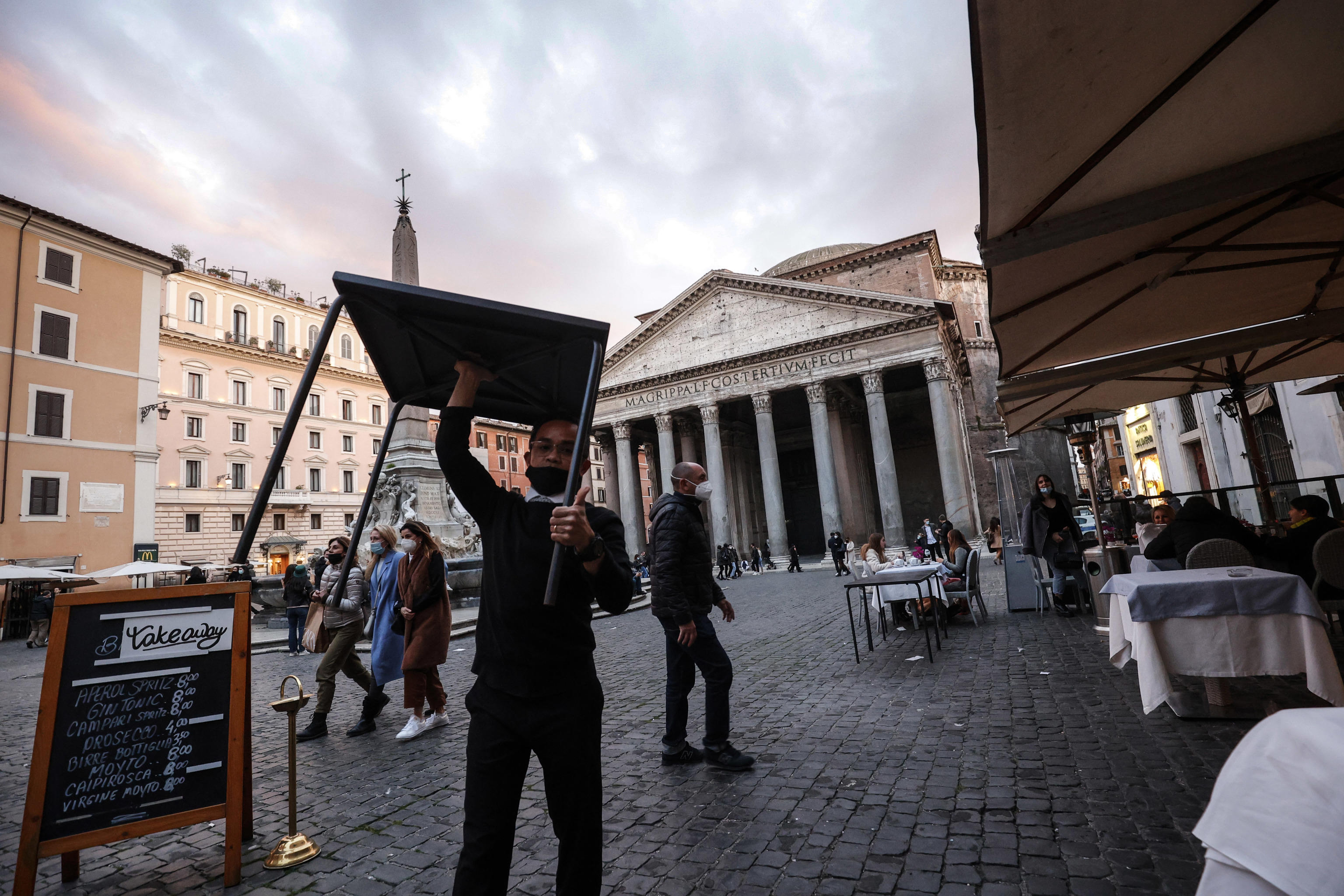 Dal pass ai ristoranti, dalle palestre ai cinema: tutte le risposte alle domande ricorrenti e ai dubbi sul decreto Covid Dal pass ai ristoranti, dalle palestre ai cinema: tutte le risposte alle domande ricorrenti e ai dubbi sul decreto Covid