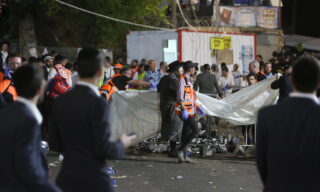 EPA/DAVID COHEN | I soccorsi dopo l'incidente sul monte Meron in Galilea EPA/DAVID COHEN | I soccorsi dopo l'incidente sul monte Meron in Galilea