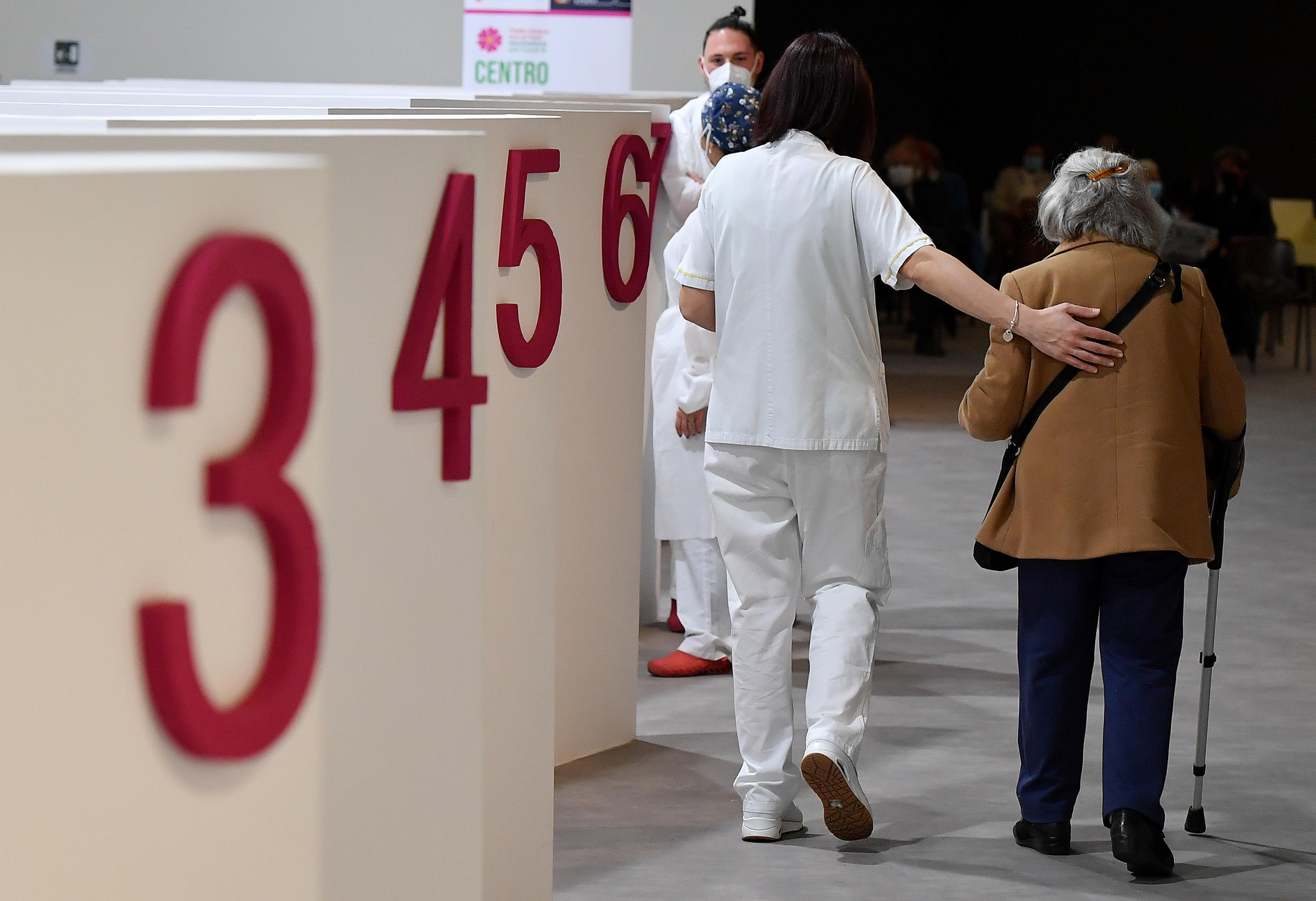 Il prezzo carissimo per l’Italia che non ha vaccinato subito gli anziani. Altro che carenza di dosi, il ...