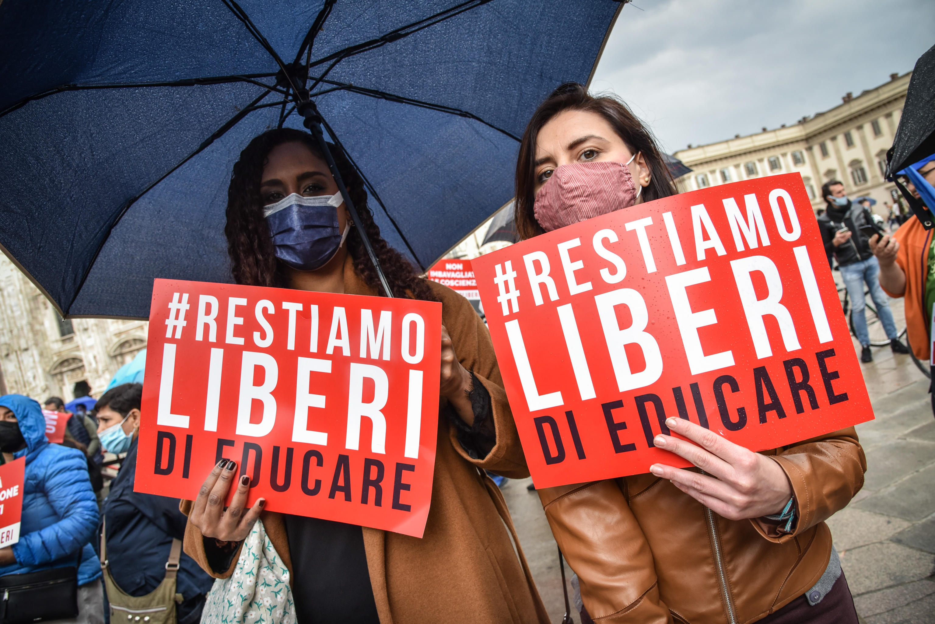 Le voci di chi non vuole il ddl Zan: «I gay sono contro natura. Abbiamo paura di non poterci più chiamare mamma e papà» – Il video Le voci di chi non vuole il ddl Zan: «I gay sono contro natura. Abbiamo paura di non poterci più chiamare mamma e papà» – Il video