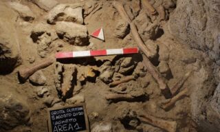 scoperta-uomini-neanderthal-grotta-guattari-circeo06 Ufficio Stampa Mic / Emanuele Antonio Minerva | Scoperti i resti di 9 uomini di Neanderthal al Circeo