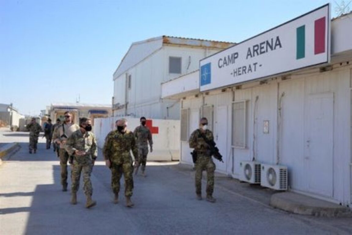 Dopo 20 anni l'Italia lascia l'Afghanistan: inizia oggi a Herat il ritiro delle truppe italiane - Open