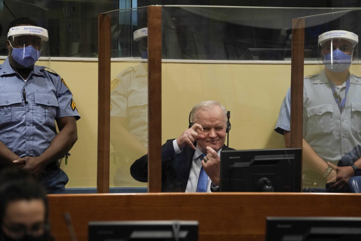 Mladic: la Bosnia divisa attende il verdetto finale
