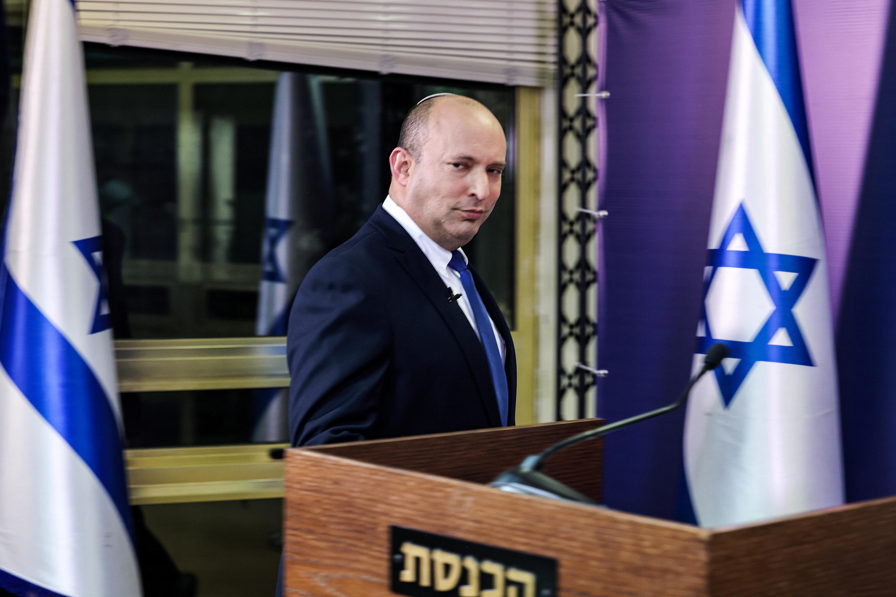 Israele volta pagina dopo 12 anni, addio al governo di Netanyahu. Oggi il voto in Parlamento per eleggere la coalizione per il cambiamento Israele volta pagina dopo 12 anni, addio al governo di Netanyahu. Oggi il voto in Parlamento per eleggere la coalizione per il cambiamento