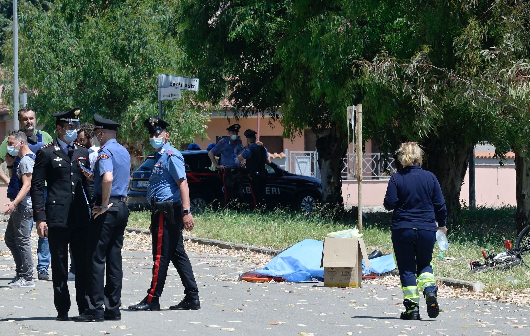 Spari in strada vicino a Roma | morti due fratellini di 3 e 8 anni e un anziano - Vimarsana News