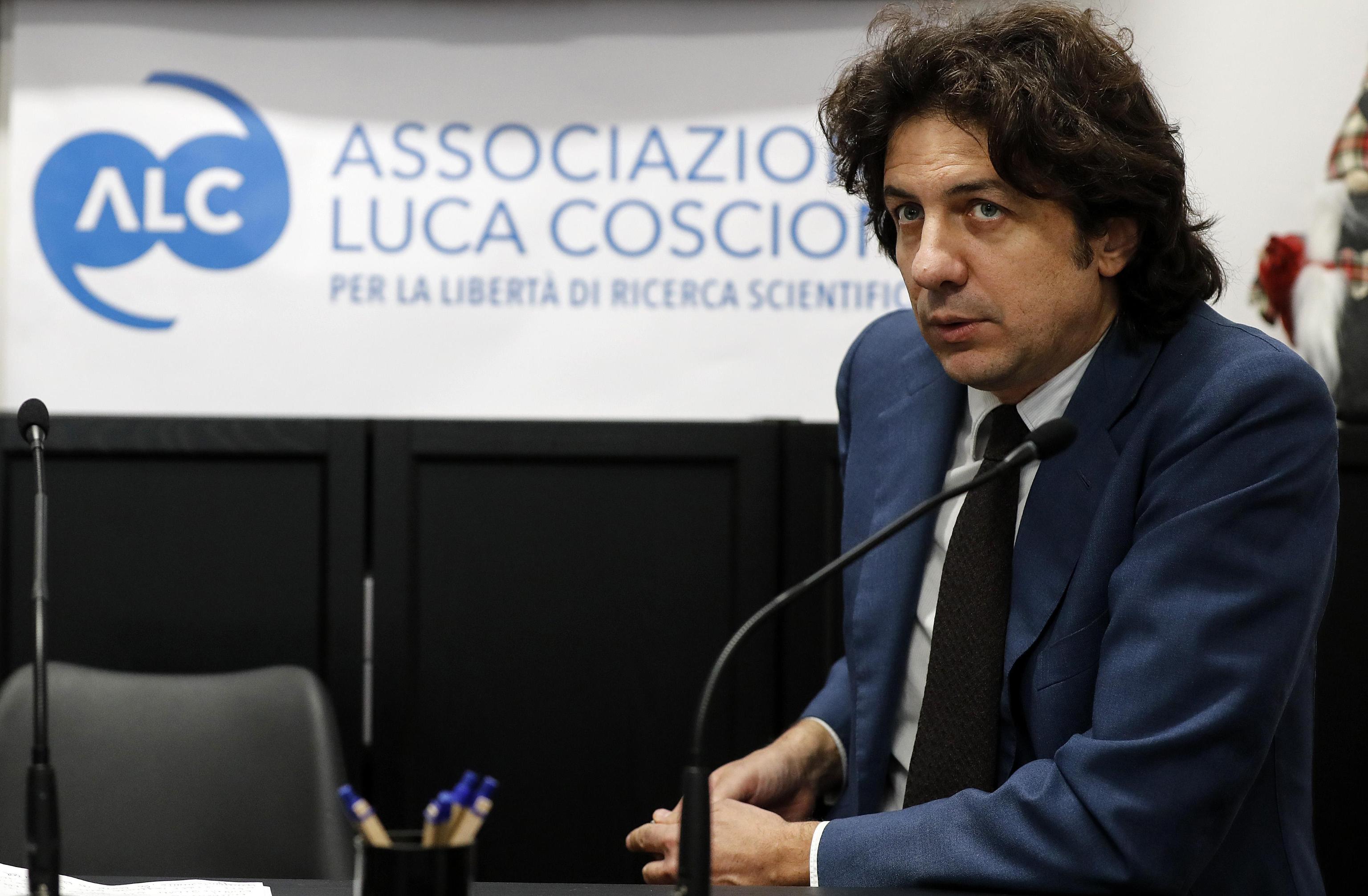 Il Tribunale di Ancona apre alla possibilità di suicidio assistito: è la prima volta in Italia Il Tribunale di Ancona apre alla possibilità di suicidio assistito: è la prima volta in Italia