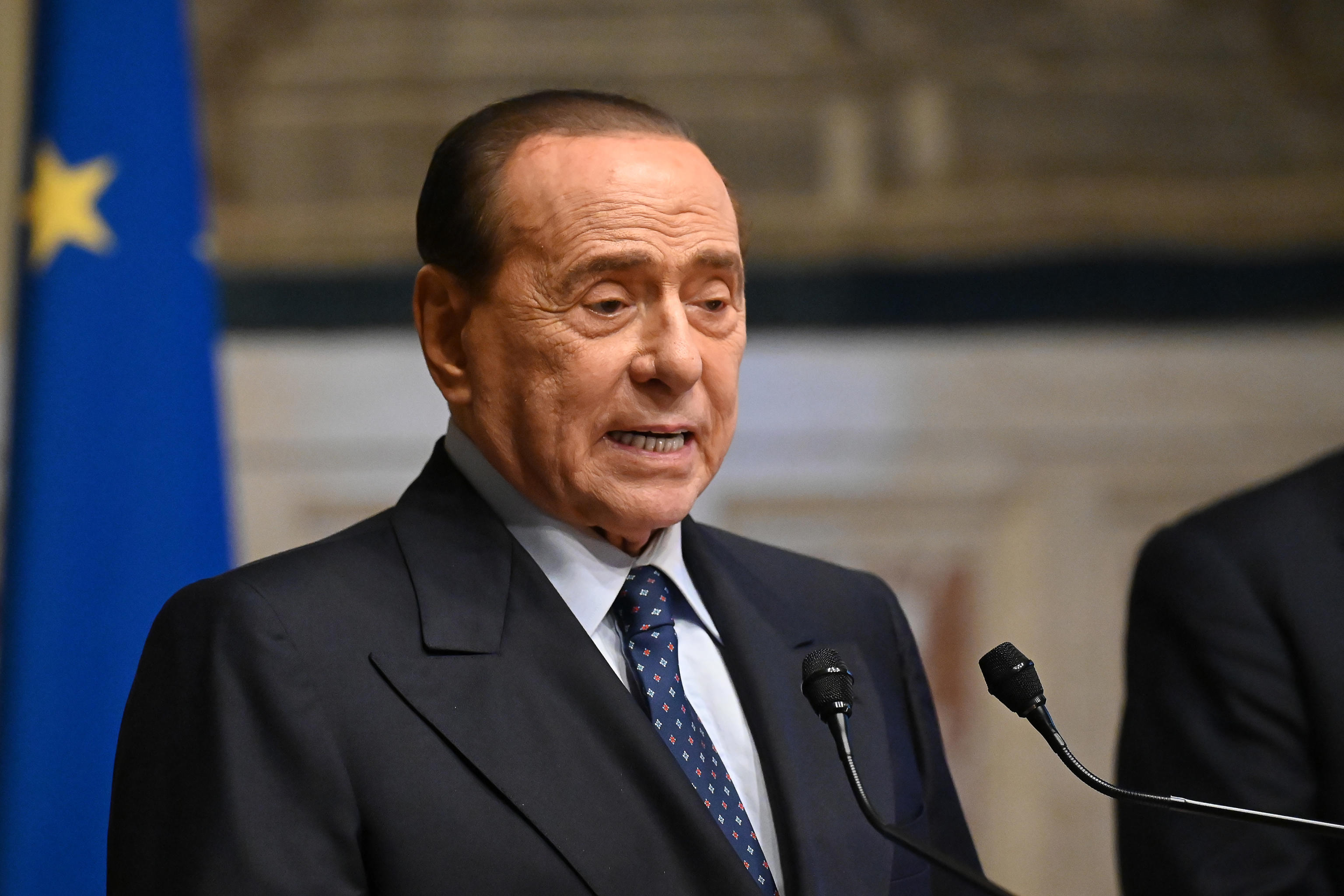 La lettera di Berlusconi che tira le orecchie ai No vax del centrodestra: «Opporsi a vaccini e Green pass non è libertà» La lettera di Berlusconi che tira le orecchie ai No vax del centrodestra: «Opporsi a vaccini e Green pass non è libertà»