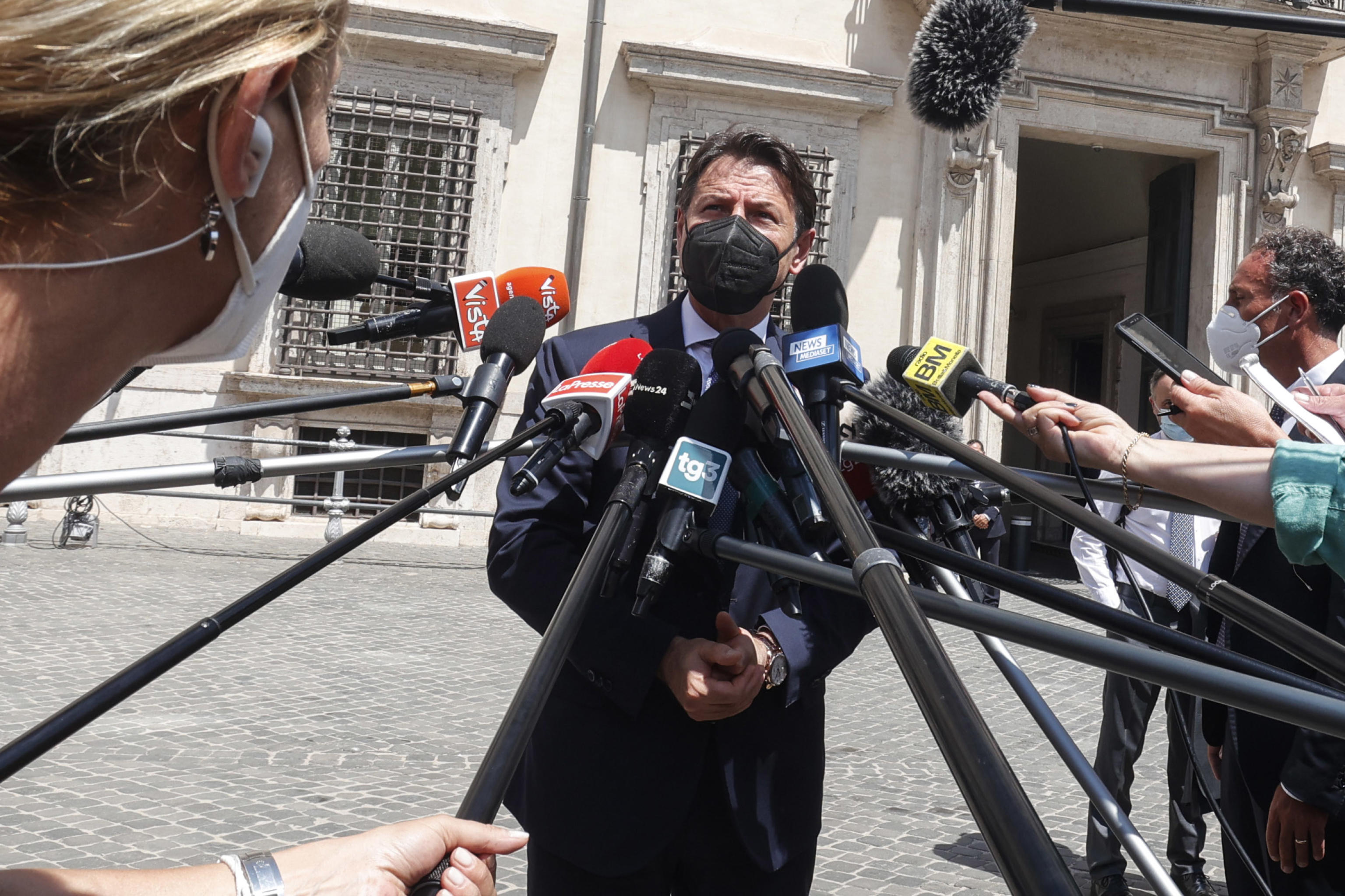 Secondo il Fatto Conte minaccia di togliere la fiducia al governo se non cambiano le norme sulla giustizia - Vimarsana News