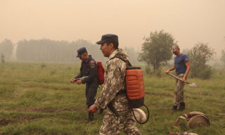 Wildfires in Russia epa09356876 A handout photo made available by the Russian Emergency Ministry on 21 July 2021, shows firefighters working to extinguish the wildfire in the Republic of Sakha (Yakutia), Russia, 21 July 2021. According to the operational data of Russian Emergency ministry, 216 wildfires are active on the territory of the Republic of Sakha (Yakutia). 2,119 people and 297 pieces of equipment were involved in extinguishing forest fires in Yakutia. EPA/RUSSIAN EMERGENCIES MINISTRY HANDOUT HANDOUT EDITORIAL USE ONLY/NO SALES