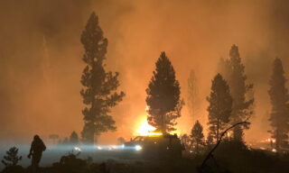 Bootleg Fire in southern Oregon, USA epa09354391 A handout photo made available by the US Forest Service (USFS) shows firefighters during night operations at the Bootleg Fire, in southern Oregon, USA, late 17 July 2021 (issued 20 July 2021). According to the USFD, over 2,000 firefighters in the US state of Oregon are battling the Bootleg Fire, a large active wildfire that has burned over 300,000 acres, prompting the evacuation of thousands. EPA/US FOREST SERVICE HANDOUT HANDOUT EDITORIAL USE ONLY/NO SALES