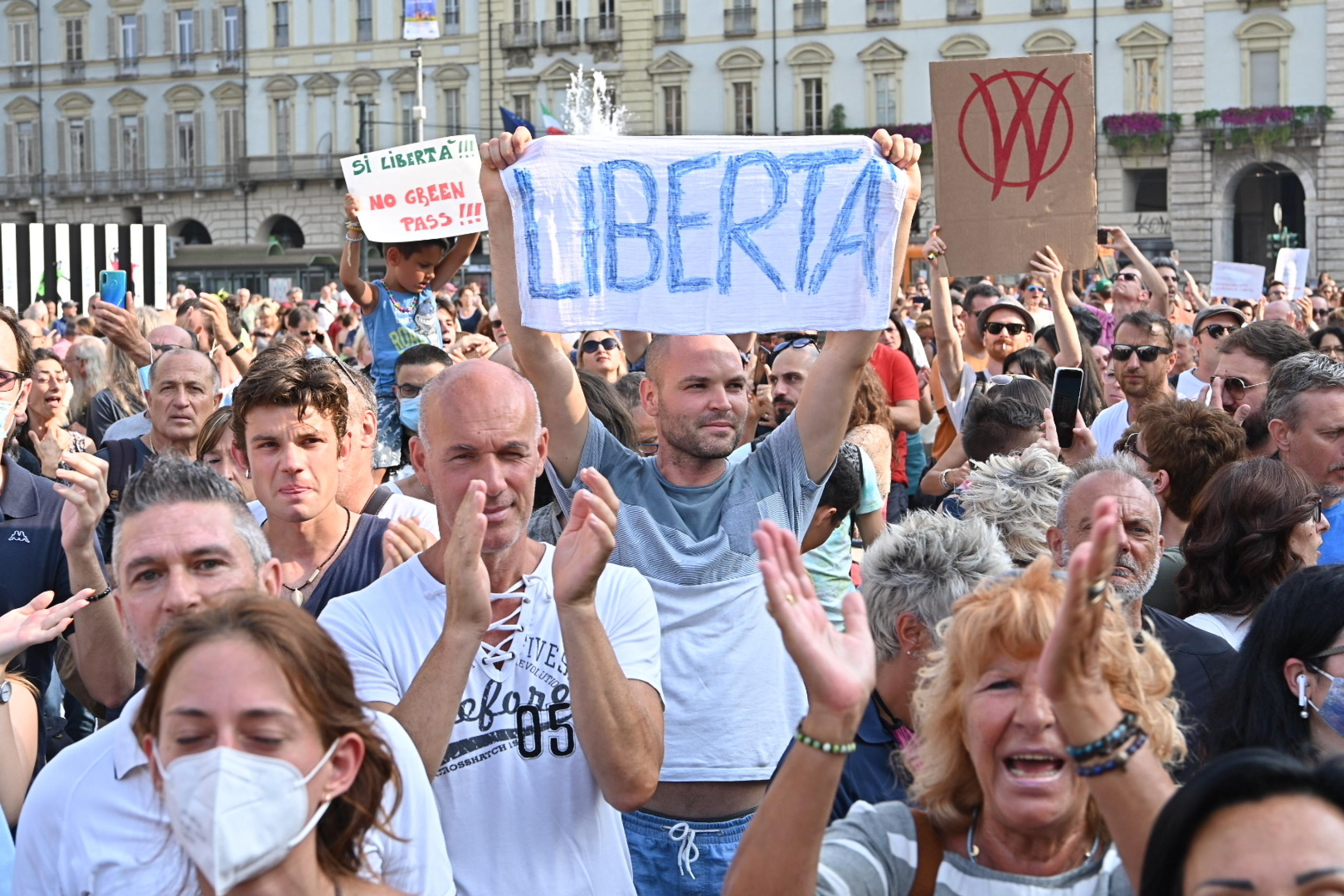 Allarme del Cts sui cortei No Green pass, oggi ristoratori in piazza: «Una follia sanitaria» Allarme del Cts sui cortei No Green pass, oggi ristoratori in piazza: «Una follia sanitaria»