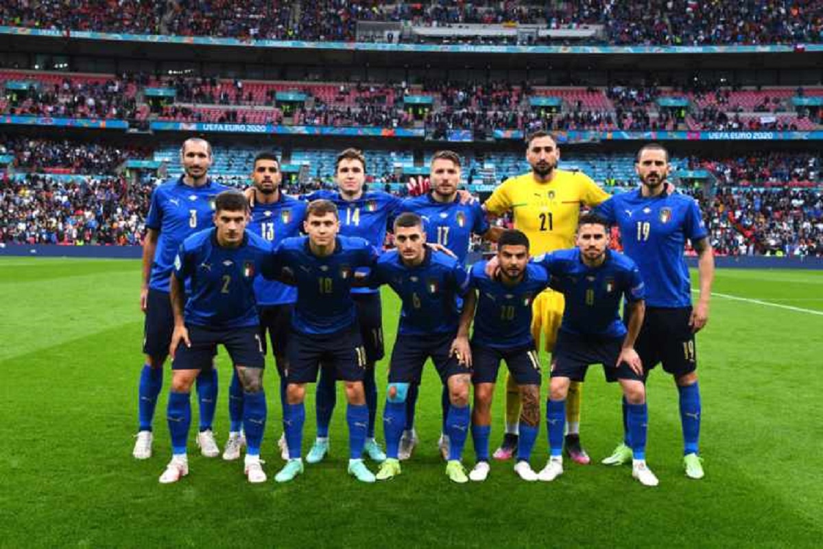Gli Azzurri atterrati a Fiumicino | uno striscione per ringraziarli - Vimarsana News