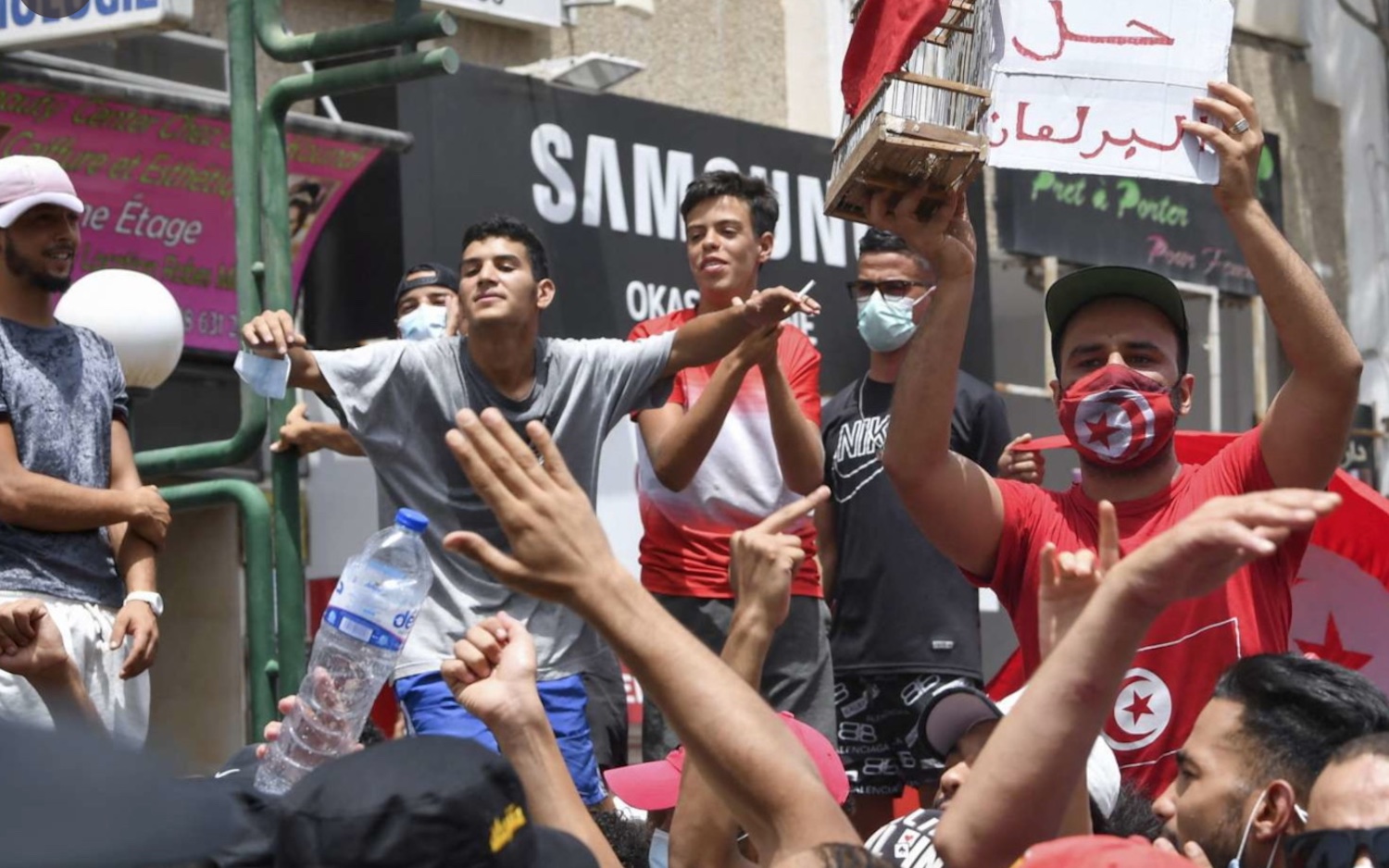 Tunisia | presidente Saied licenzia premier e congela il ...