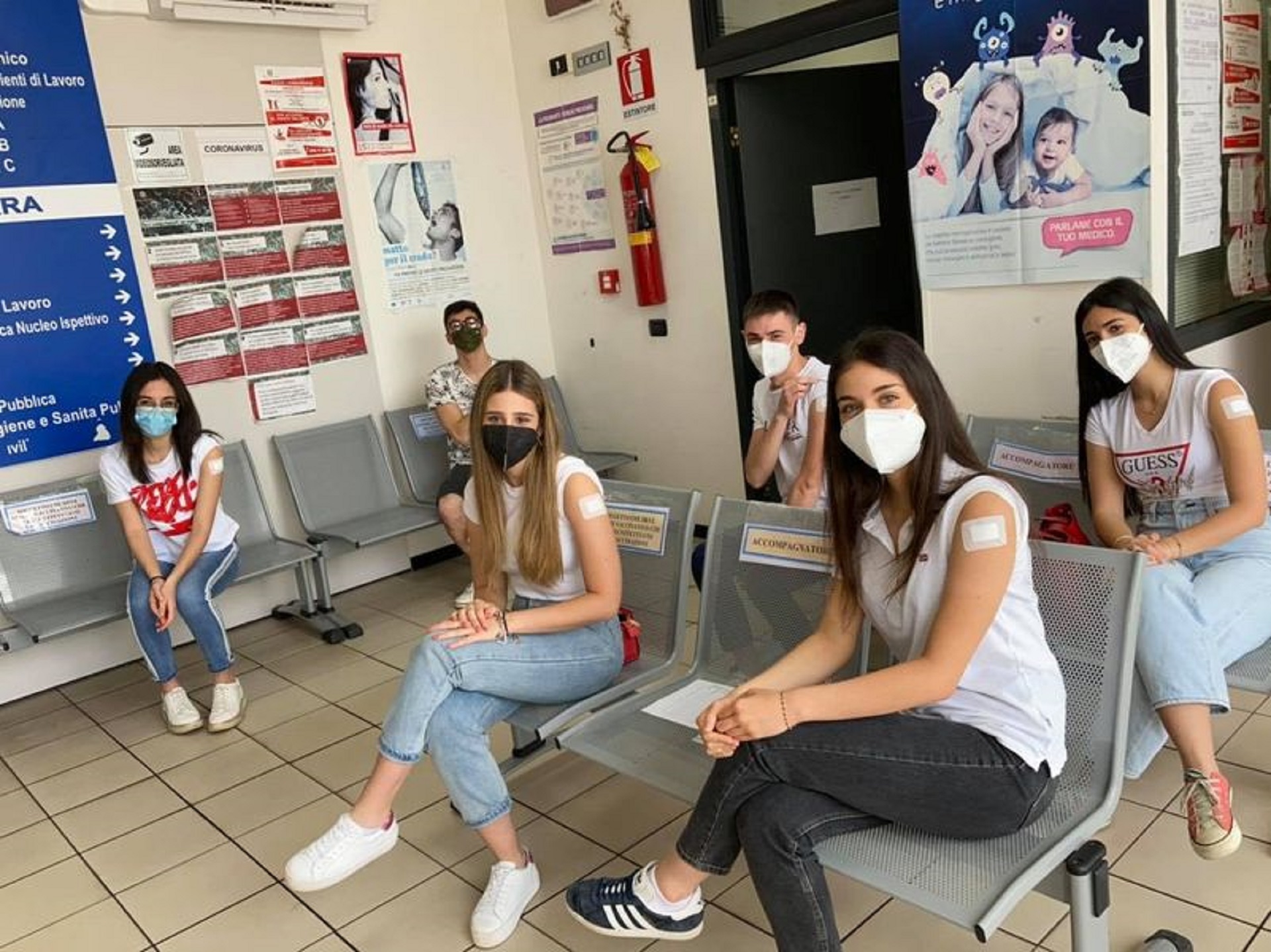 Vaccini | da oggi il via senza prenotazione per la fascia 12-19 anni | ecco le regioni che hanno aderito al «Piano giovani» - Vimarsana News