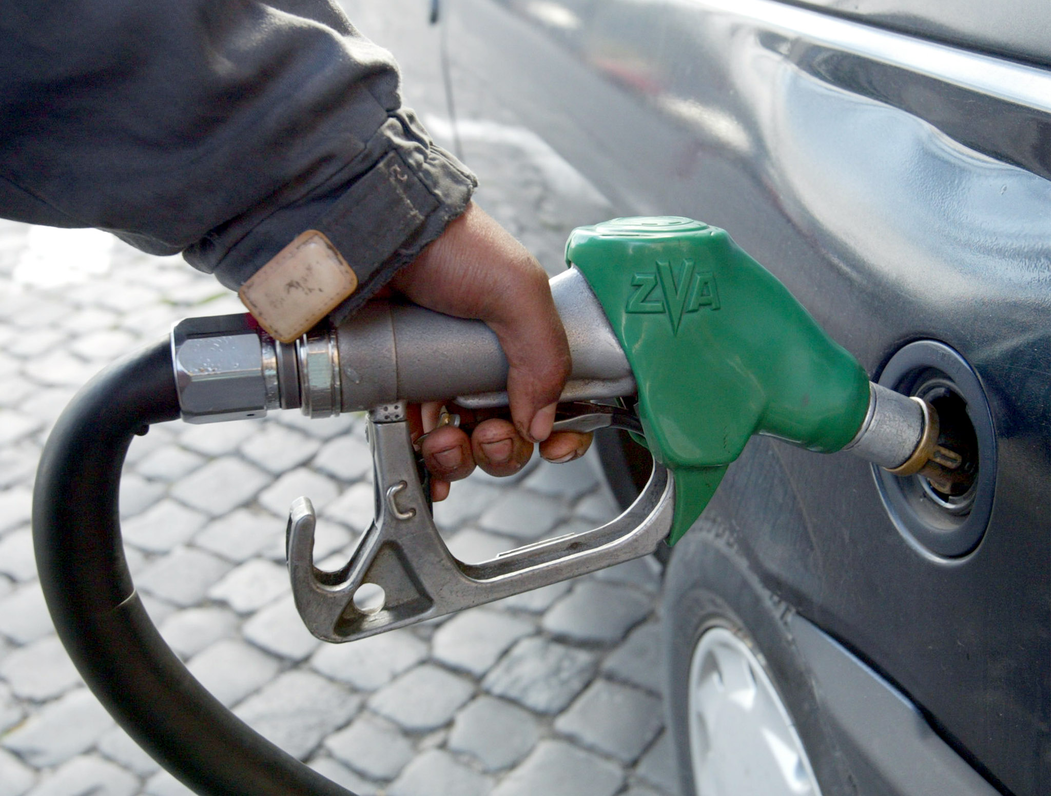 La mazzata anche sulla benzina | mai così cara da 7 anni Effetto pandemia | così aumentano i prezzi al supermercato - Vimarsana News