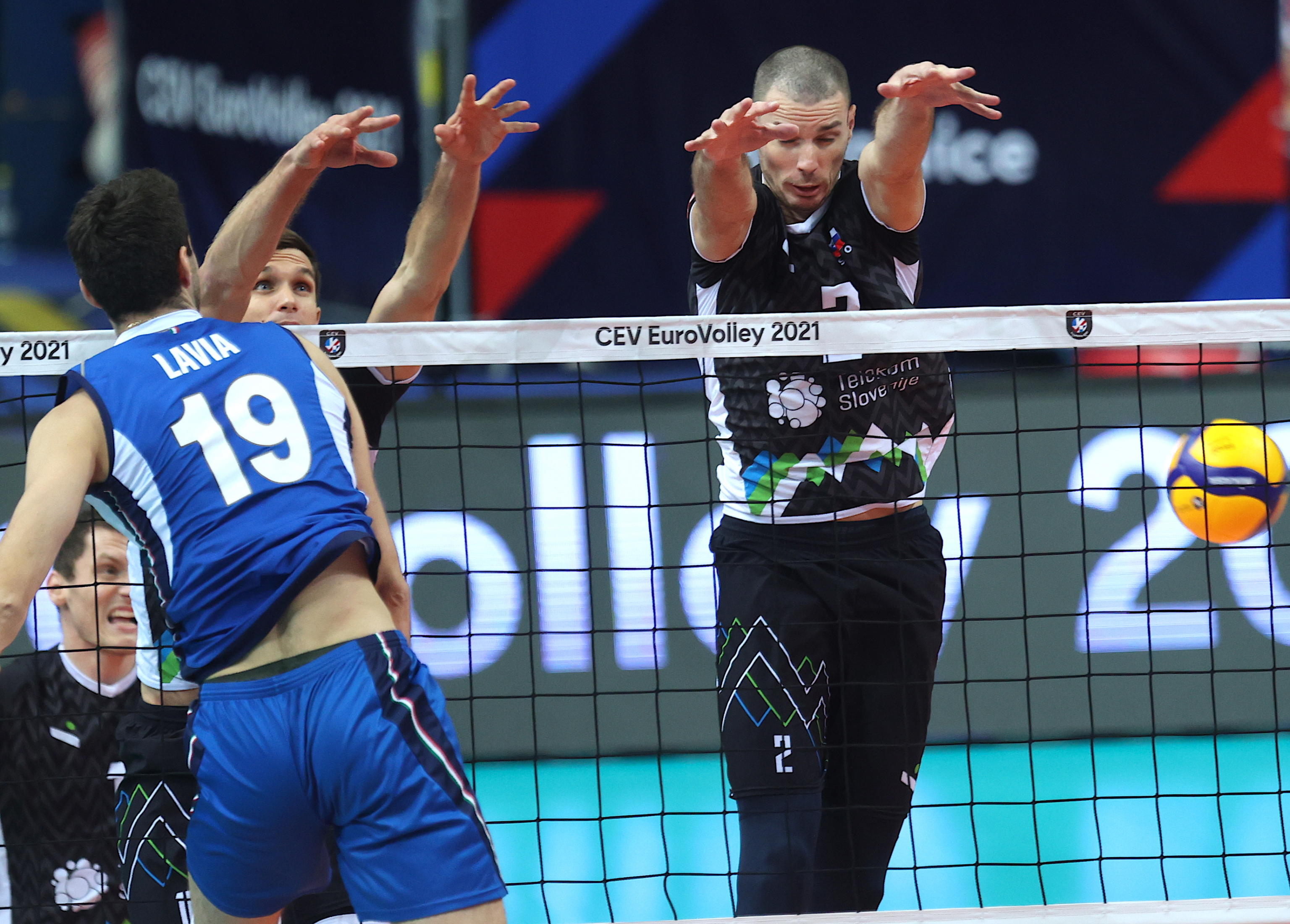 Campioni d’Europa. Gli Azzurri del volley battono la Slovenia e chiudono l’estate d’oro dello sport italiano Campioni d’Europa. Gli Azzurri del volley battono la Slovenia e chiudono l’estate d’oro dello sport italiano