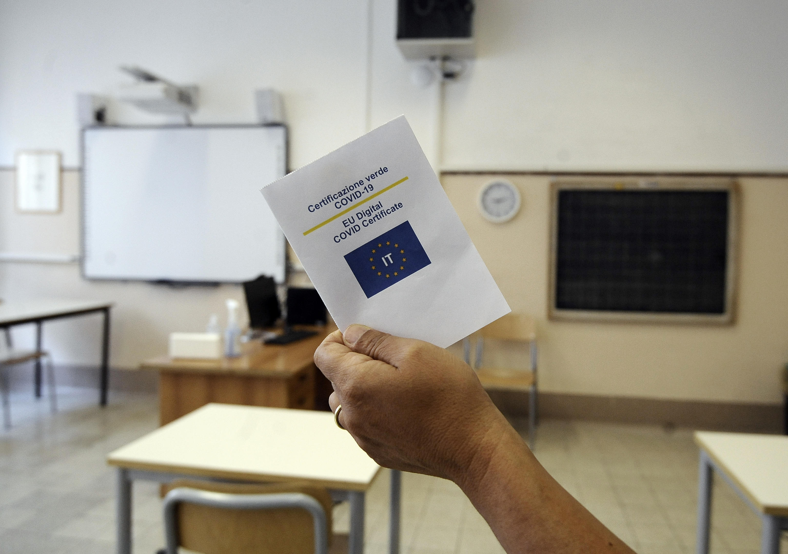 La maestra non vaccinata e con il Green Pass scaduto cacciata dalla scuola: «Trattata come un’appestata» La maestra non vaccinata e con il Green Pass scaduto cacciata dalla scuola: «Trattata come un’appestata»