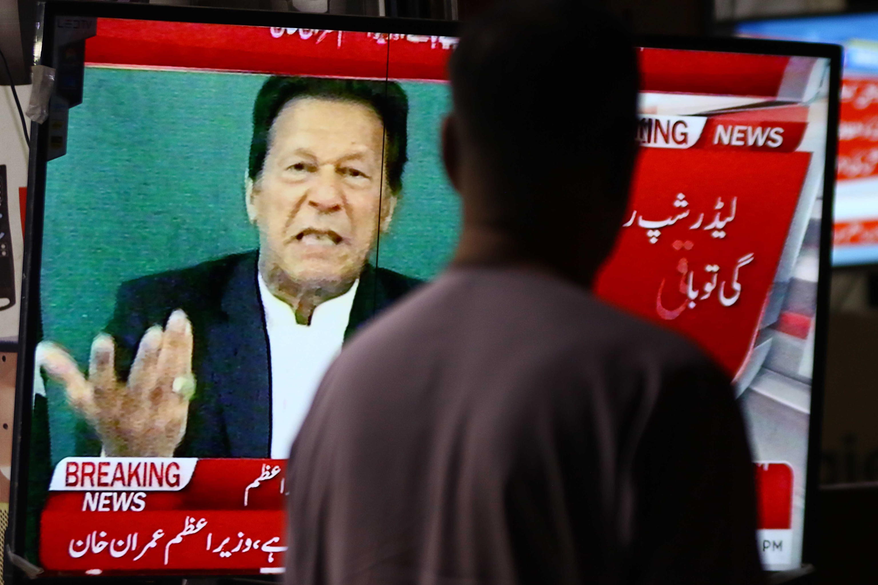 Afghanistan, schiaffo del premier pakistano Khan ai talebani: «Vietare l’istruzione alle donne è anti islamico» Afghanistan, schiaffo del premier pakistano Khan ai talebani: «Vietare l’istruzione alle donne è anti islamico»