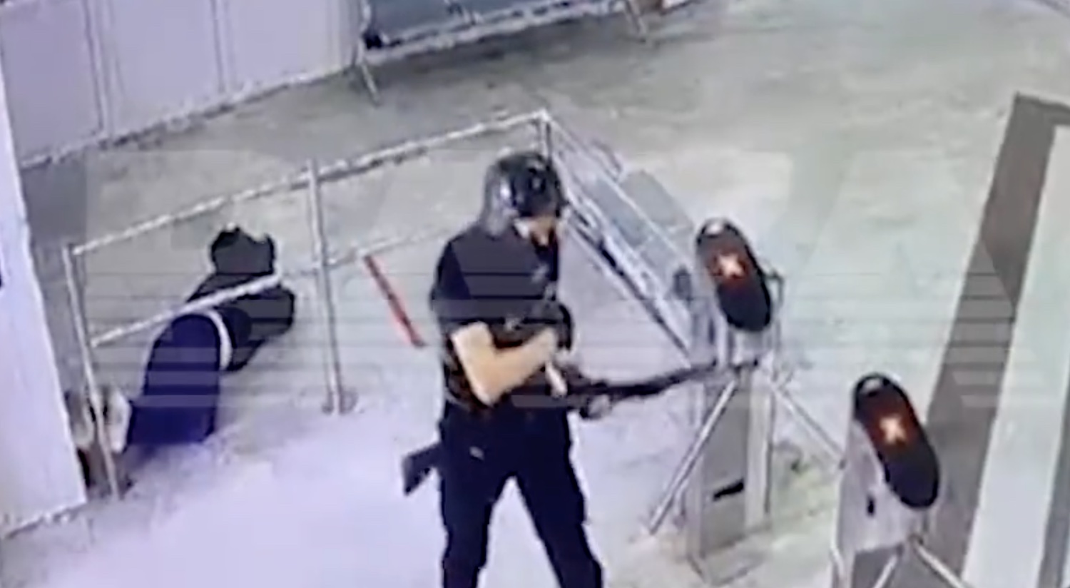 Così il killer ha fatto irruzione nell’Università di Perm: gli spari, la fuga, l’esecuzione brutale – Il video Così il killer ha fatto irruzione nell’Università di Perm: gli spari, la fuga, l’esecuzione brutale – Il video