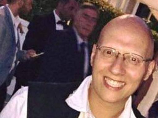 La confessione del domestico arrestato per la morte di Samuele: «L’ho lasciato cadere e sono scappato… poi sono andato a mangiare una pizza» La confessione del domestico arrestato per la morte di Samuele: «L’ho lasciato cadere e sono scappato… poi sono andato a mangiare una pizza»
