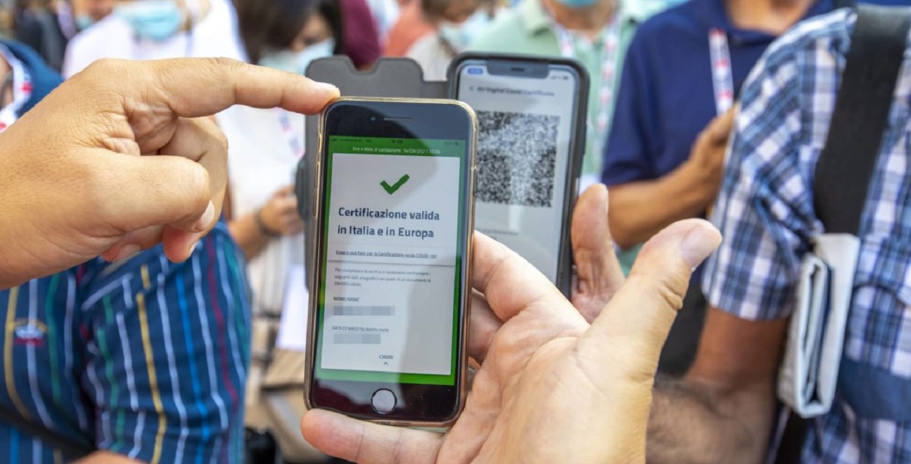 Green pass e lavoro, arriva la precisazione: «Stipendio sospeso dal primo giorno senza certificato» Green pass e lavoro, arriva la precisazione: «Stipendio sospeso dal primo giorno senza certificato»